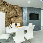 Apartament Hidden Gem - Two Bedroom With Terrace And Sea View *