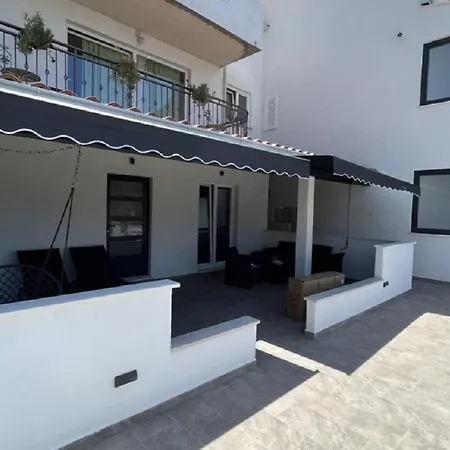 Apartman Hidden Gem - Two Bedroom With Terrace And Sea View *