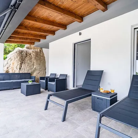 Hidden Gem - Two Bedroom With Terrace And Sea View Apartmán Molunat