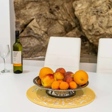 Hidden Gem - Two Bedroom With Terrace And Sea View * Molunat