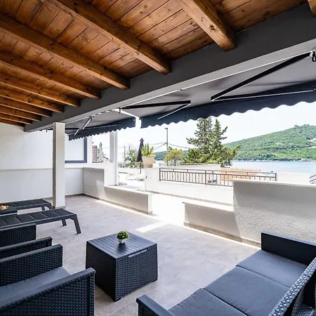 Hidden Gem - Two Bedroom With Terrace And Sea View Molunat