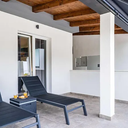 Hidden Gem - Two Bedroom With Terrace And Sea View Apartment Molunat