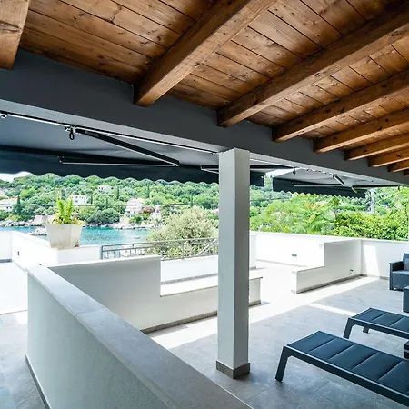 Hidden Gem - Two Bedroom With Terrace And Sea View *