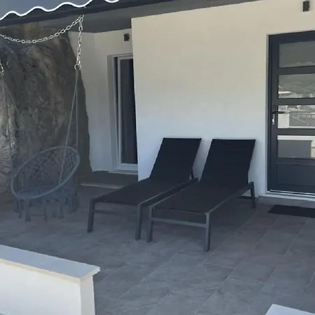Hidden Gem - Two Bedroom With Terrace And Sea View Apartment Molunat