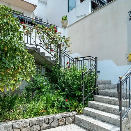 Apartment Hidden Gem - Two Bedroom With Terrace And Sea View Molunat