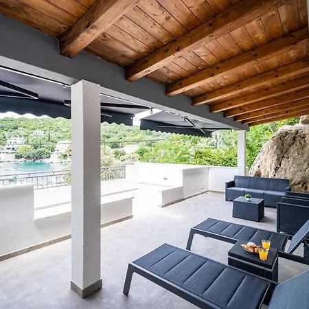 Hidden Gem - Two Bedroom With Terrace And Sea View *