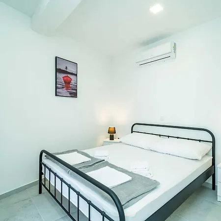 Hidden Gem - Two Bedroom With Terrace And Sea View * Molunat