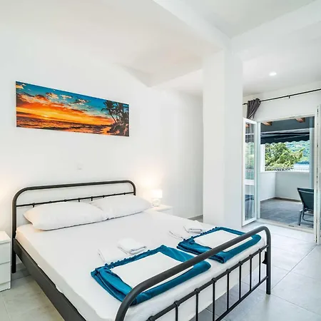 Apartment Hidden Gem - Two Bedroom With Terrace And Sea View