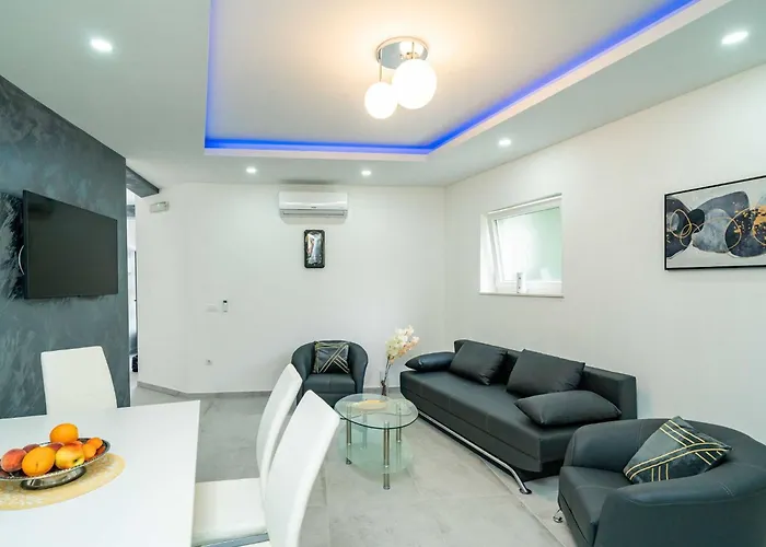 شقة Hidden Gem - Two Bedroom With Terrace And Sea View