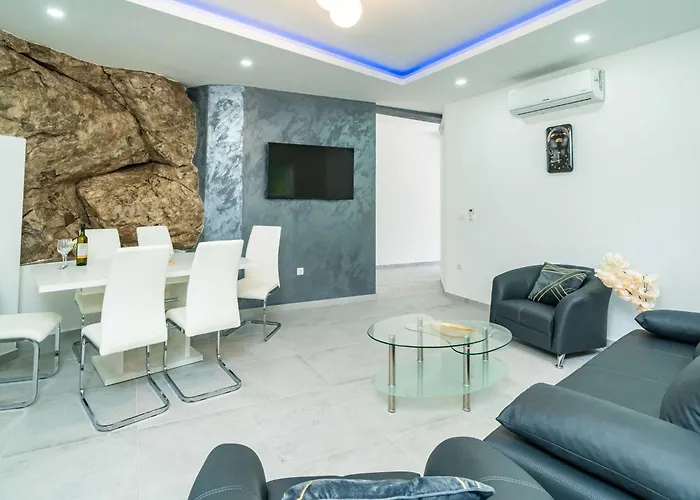 شقة Hidden Gem - Two Bedroom With Terrace And Sea View *