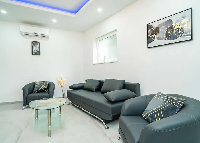 Hidden Gem - Two Bedroom With Terrace And Sea View