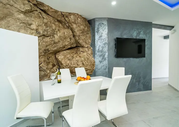 شقة Hidden Gem - Two Bedroom With Terrace And Sea View *