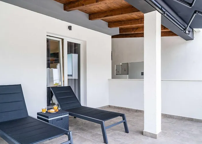 Hidden Gem - Two Bedroom With Terrace And Sea View شقة مولونات