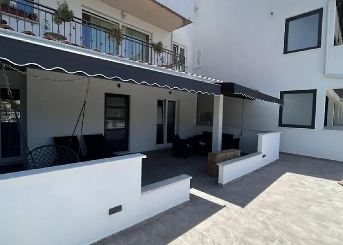 شقة Hidden Gem - Two Bedroom With Terrace And Sea View *