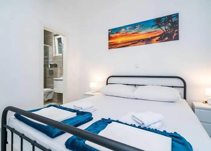 شقة Hidden Gem - Two Bedroom With Terrace And Sea View مولونات