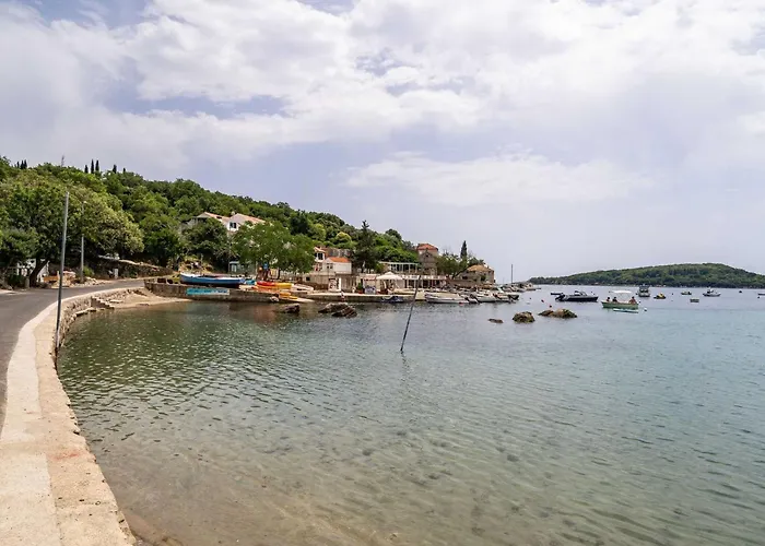 Hidden Gem - Two Bedroom With Terrace And Sea View شقة *