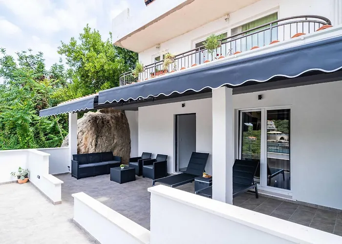 شقة Hidden Gem - Two Bedroom With Terrace And Sea View مولونات