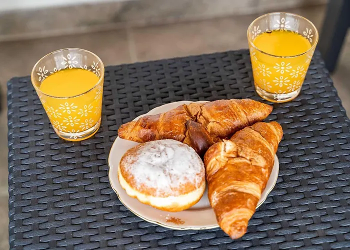 Hidden Gem - Two Bedroom With Terrace And Sea View شقة