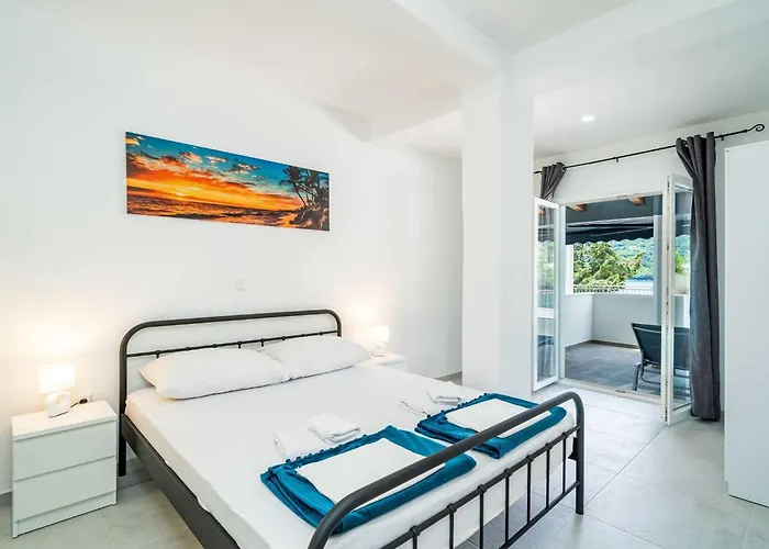 شقة Hidden Gem - Two Bedroom With Terrace And Sea View