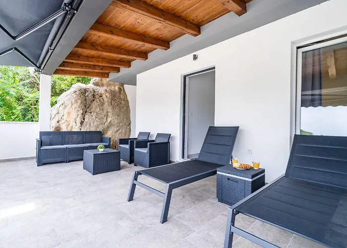 Hidden Gem - Two Bedroom With Terrace And Sea View شقة مولونات